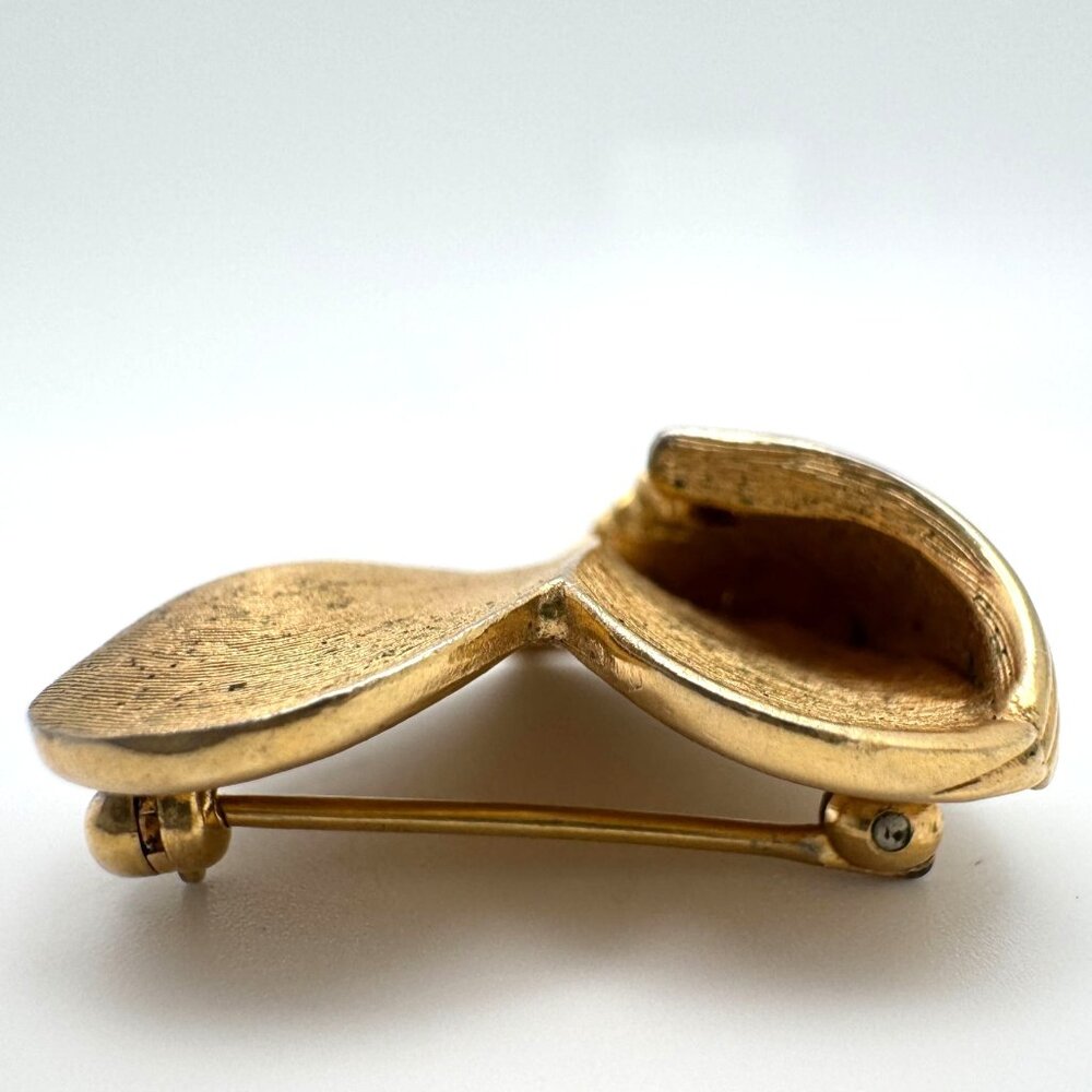 Vintage Crown Trifari Textured Goldtone Wave Heart Pin Brooch - Picture 7 of 8